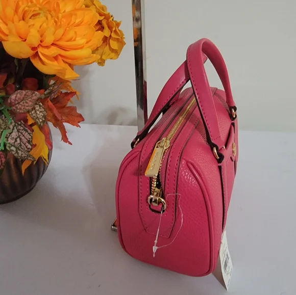 NWT Micheal Kors Travel small duffle crossbody - Picture 3 of 4